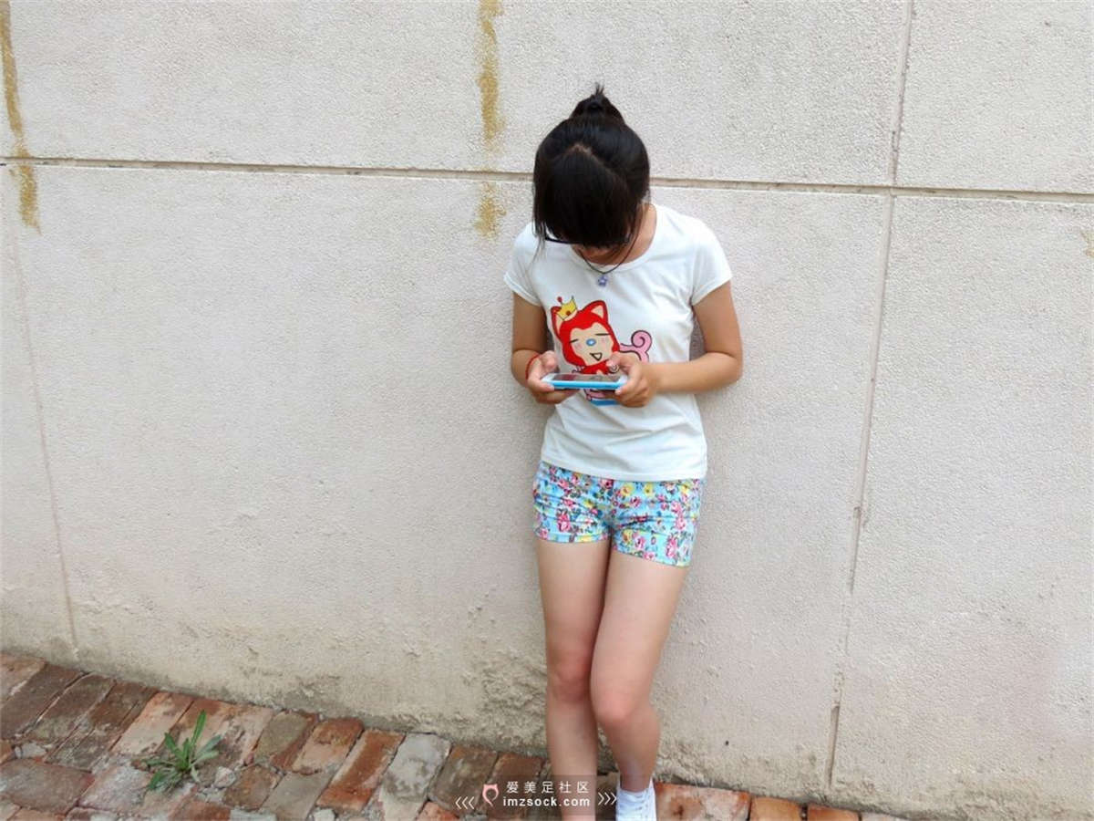 MZSOCK-2018 No.267 大白腿白棉袜超嫩热裤少女 【第三季】-日更街拍