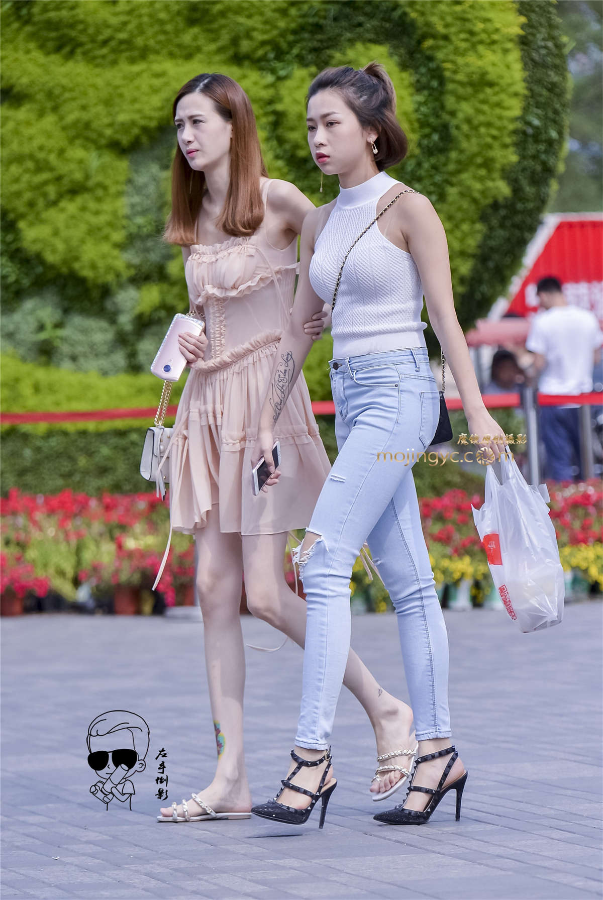 紧衫紧裤包裹凹凸有致性感好身材-日更街拍