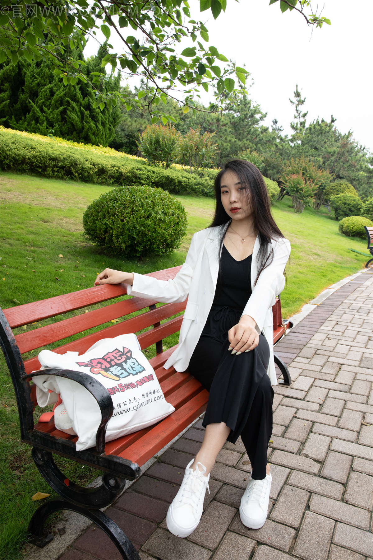 物恋传媒 NO.983期 璐璐-思念成雨-日更街拍