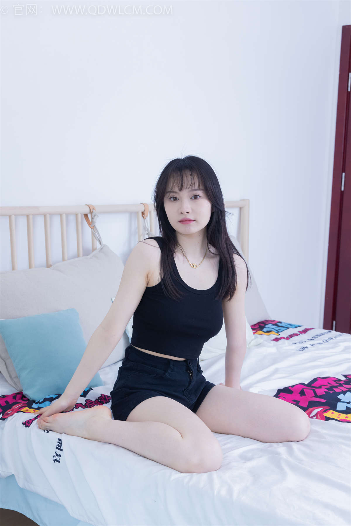 物恋传媒 NO.1906 小酒-玫瑰花园-日更街拍