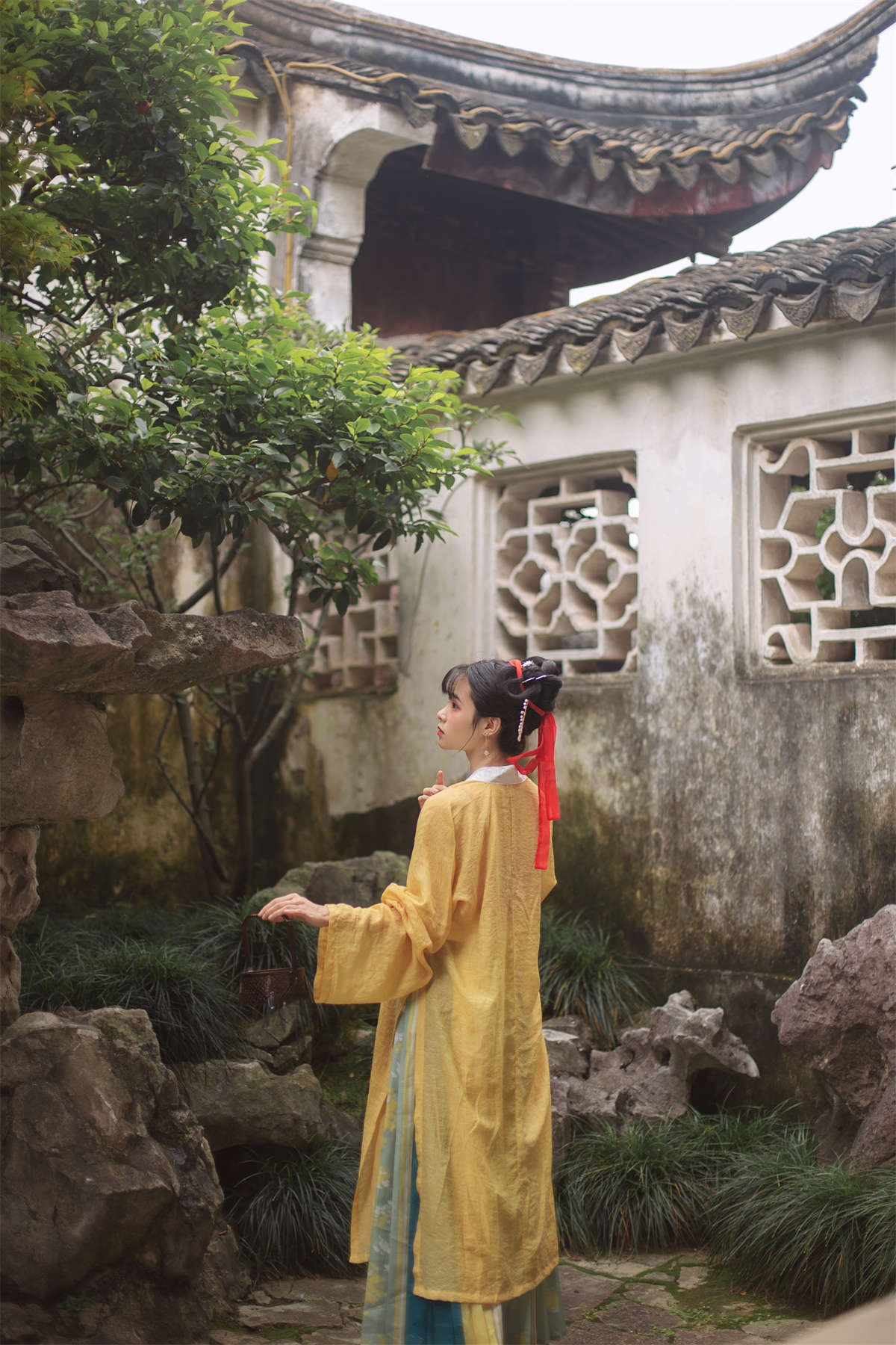 图片[2]-YITUYU艺图语 2022.03.07 知否知否，应是绿肥红瘦 一颗蒲桃树-日更街拍