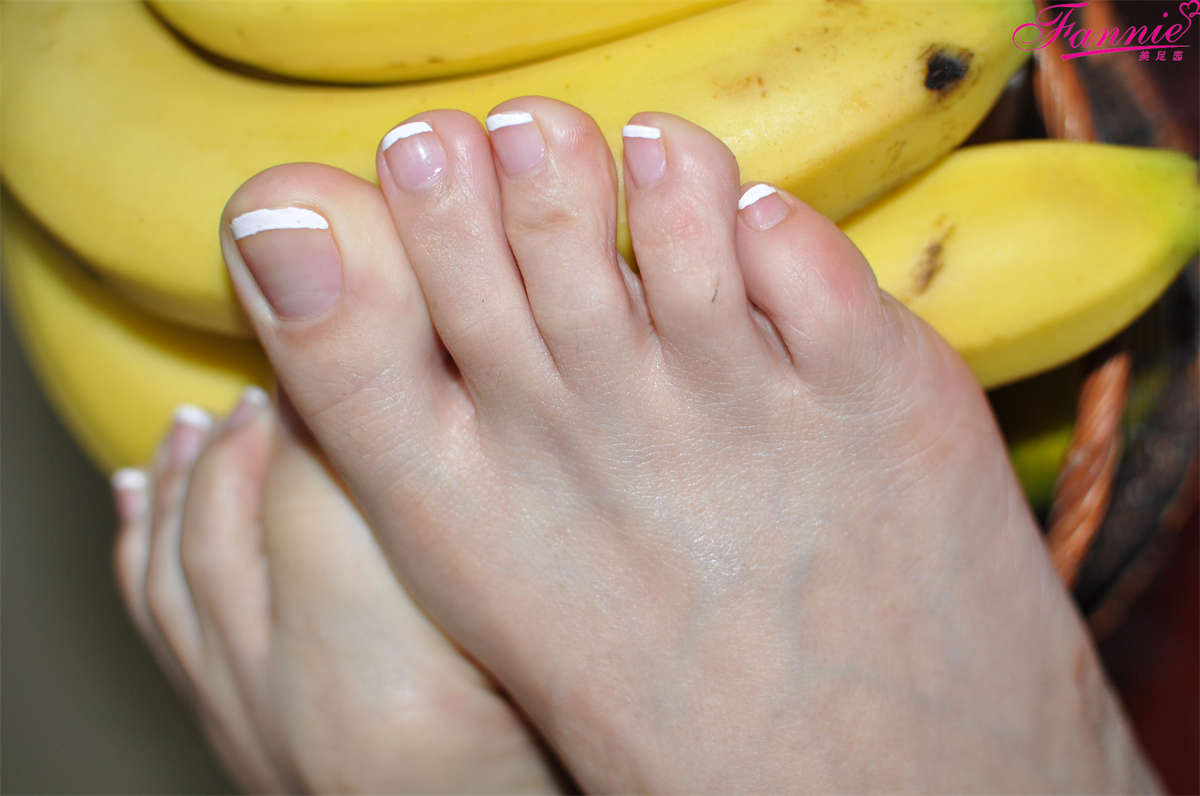Fannie芬妮美足园NO.422 恰似你的甜蜜香蕉篇（上）-日更街拍