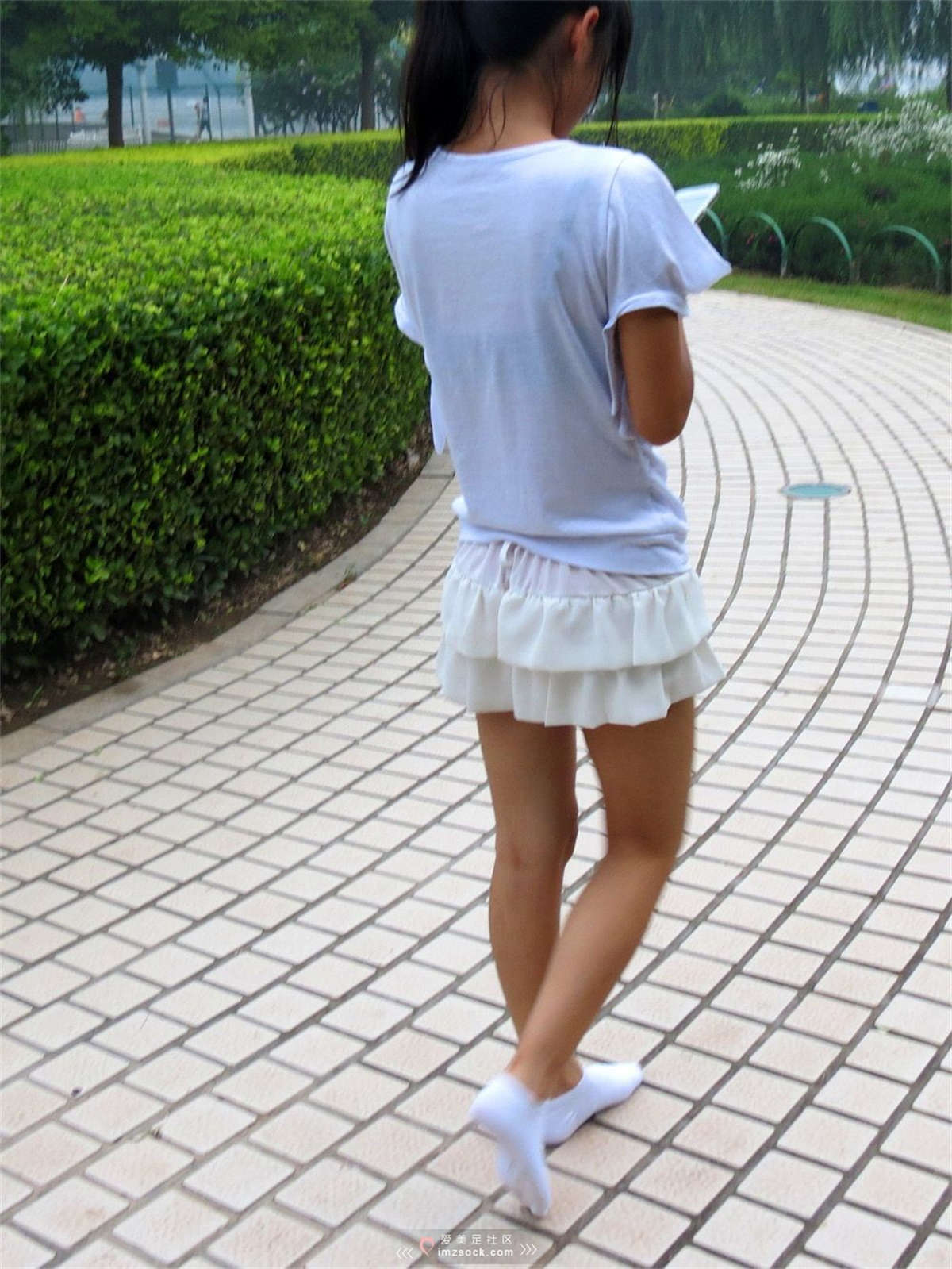 图片[2]-MZSOCK-2018 No.269 马尾小女生光滑嫩腿短裙白棉袜 【第二季】-日更街拍
