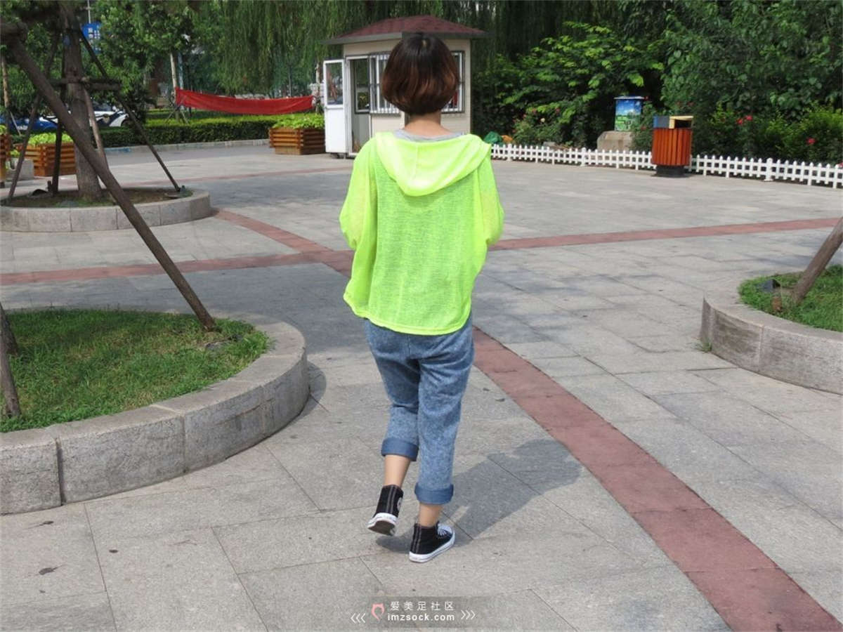 图片[2]-MZSOCK-2018 No.271 可爱短发小美女棉袜红色指甲 【第二季】-日更街拍