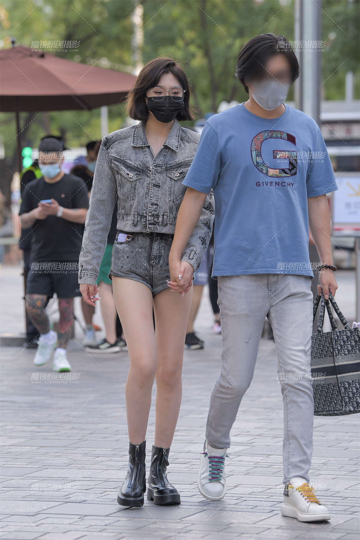 牛仔热裤长腿美女-日更街拍