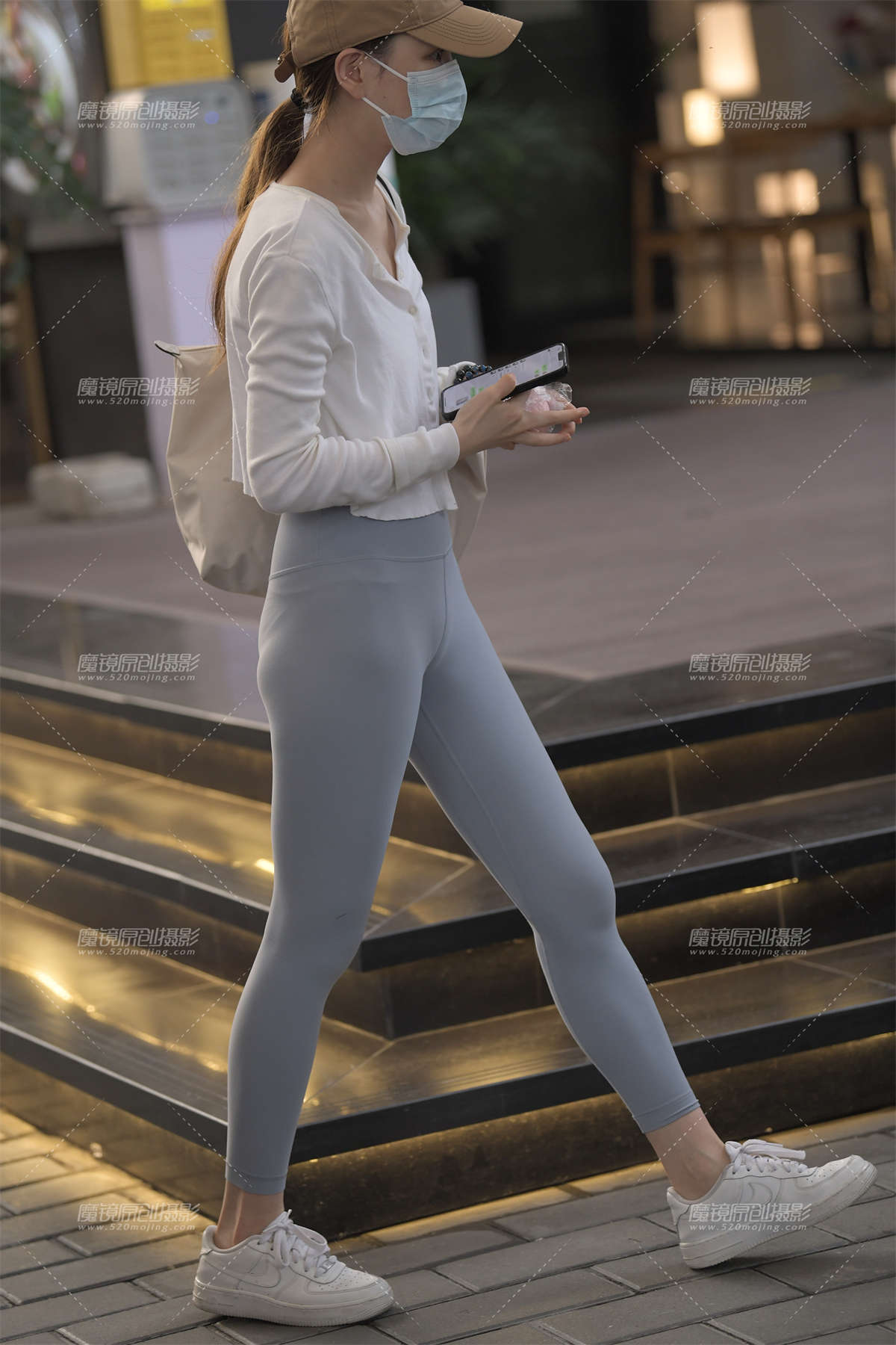 遇见浅兰紧身裤-日更街拍