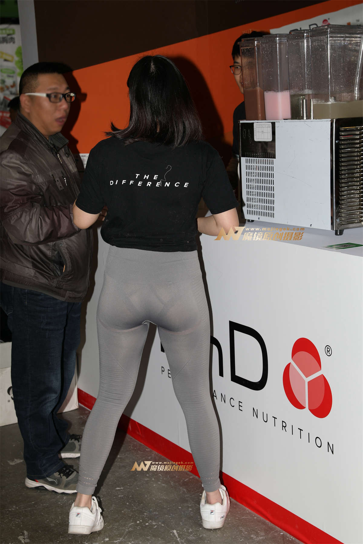 图片[2]-灰色紧身瑜伽裤-日更街拍