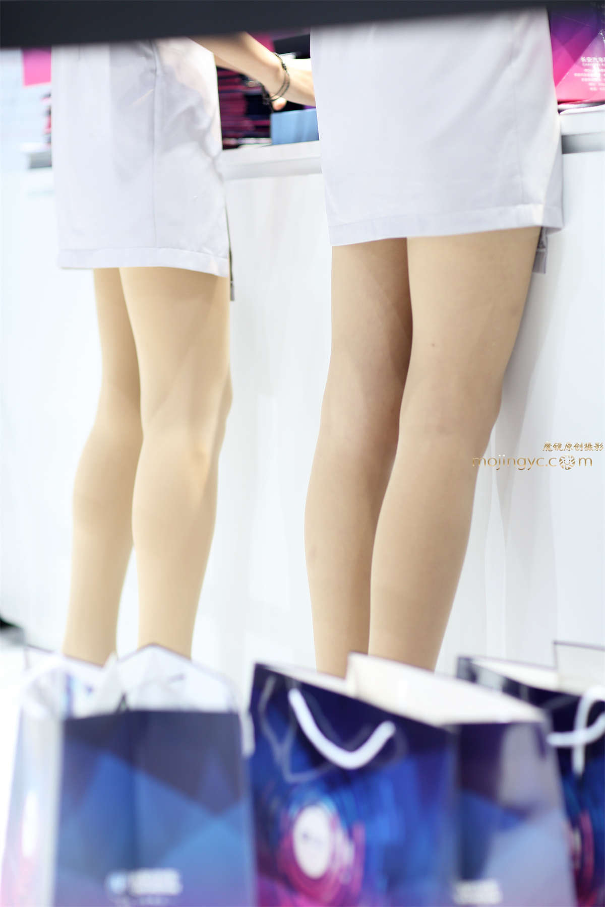 窥视丝袜礼仪mm-日更街拍