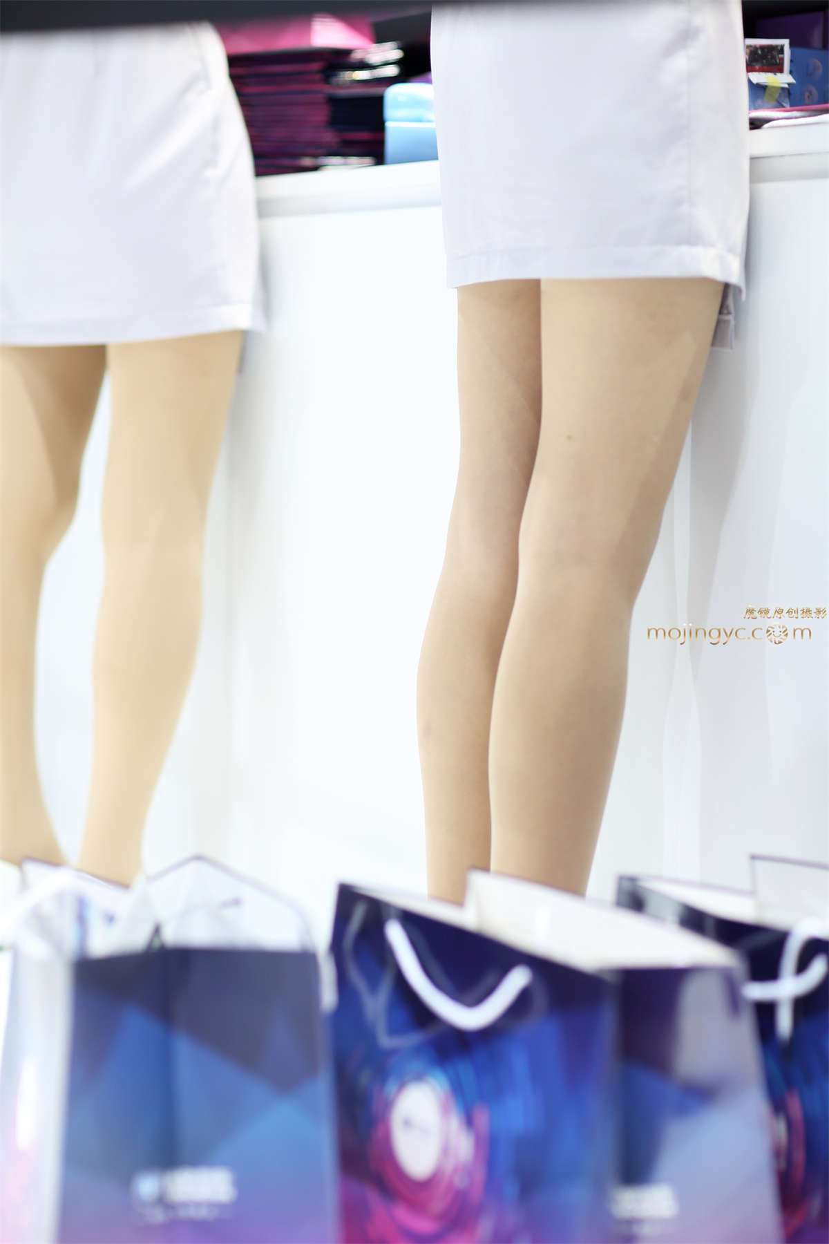 图片[2]-窥视丝袜礼仪mm-日更街拍