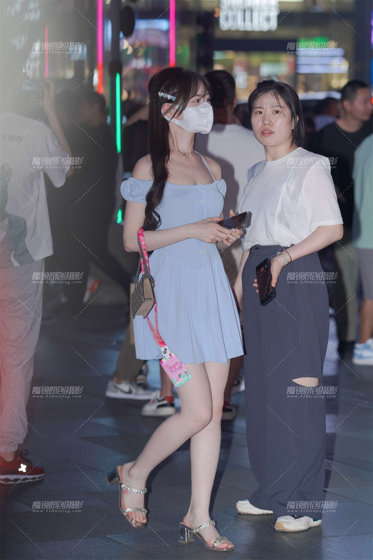 白嫩如凝脂-日更街拍