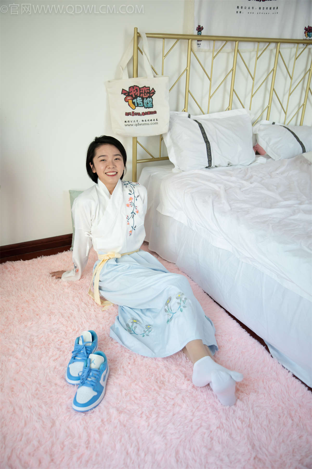 物恋传媒 NO.987期 小飞-那年明月-日更街拍