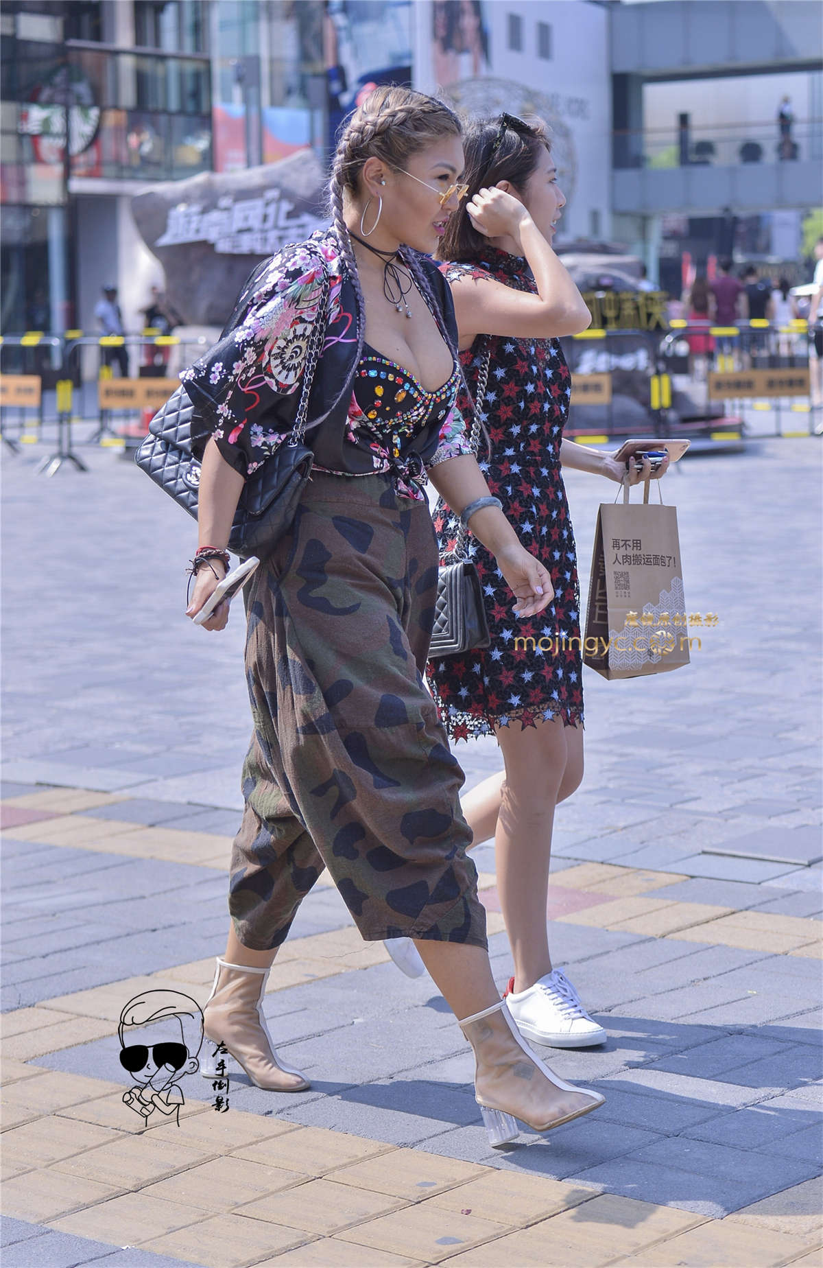 美胸波涛汹涌-日更街拍