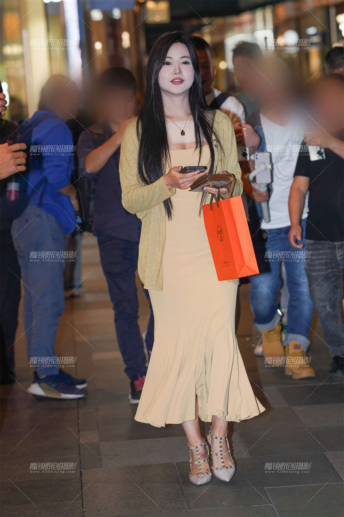 包臀翘臀 极致女人味-日更街拍