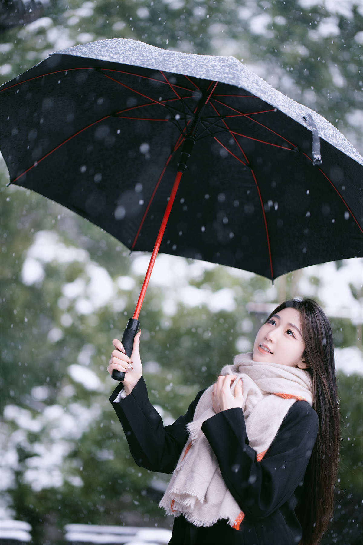 YITUYU艺图语 2024.01.20 雪中独舞的花 潘木木-日更街拍