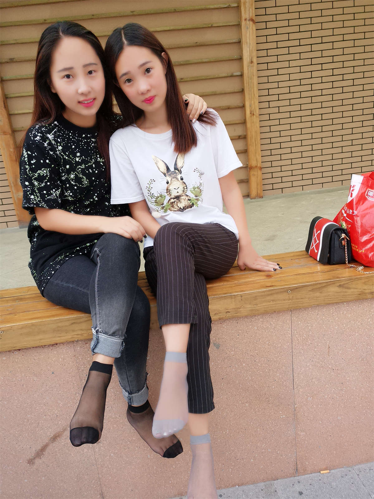 图片[2]-学妹校园寝室短丝系列019期 李润泽-日更街拍