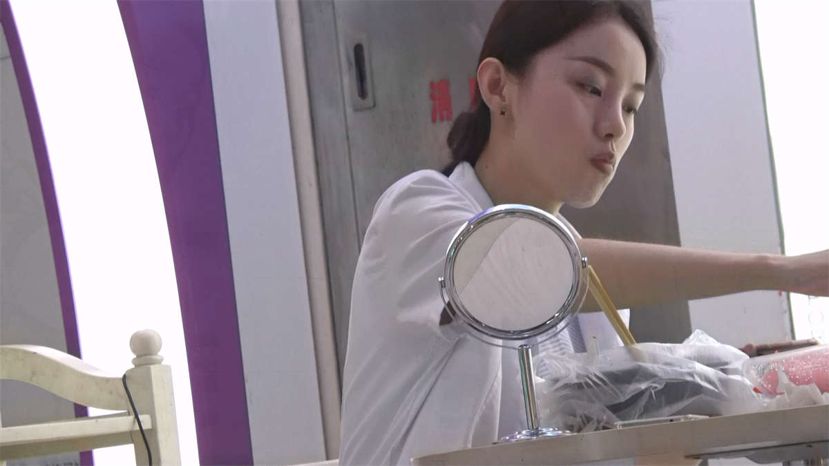 图片[2]-挑鞋的小护士-日更街拍