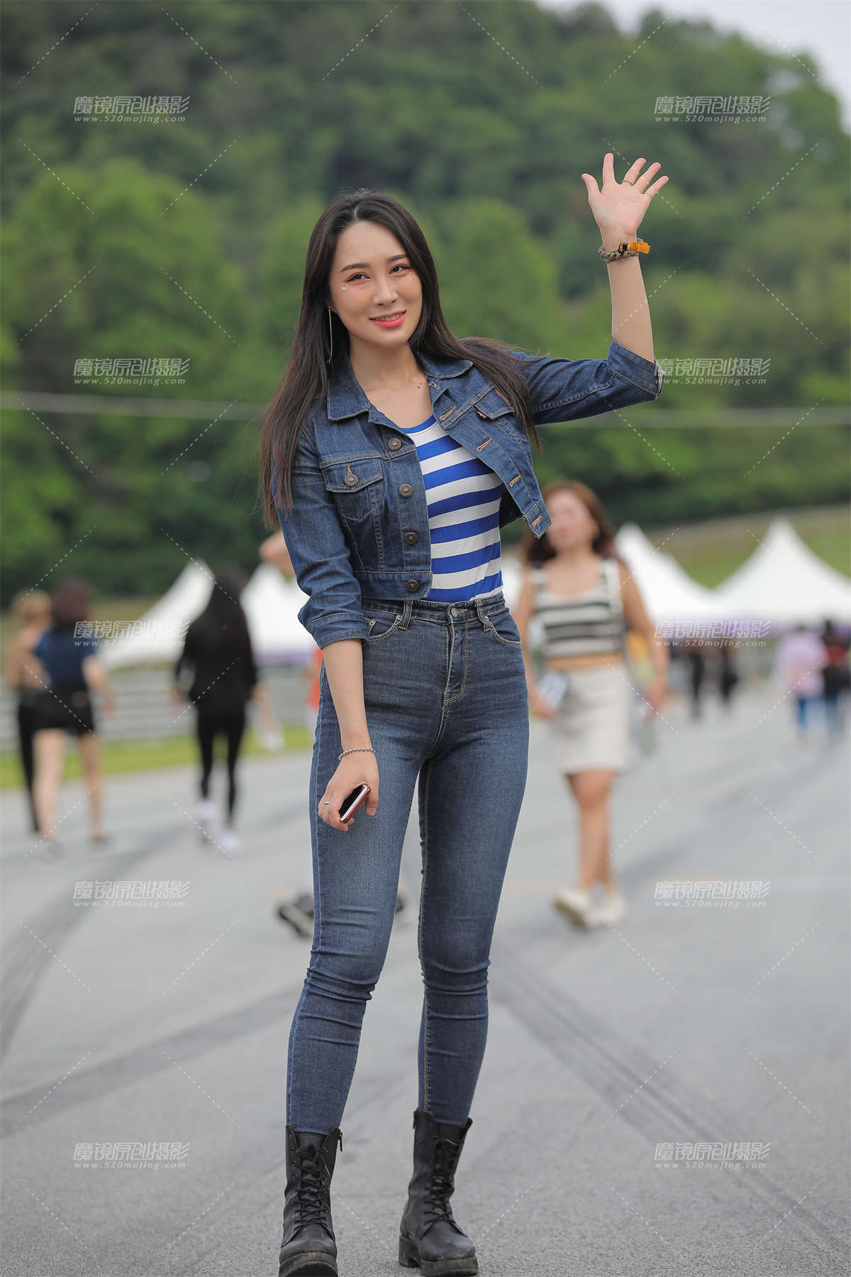 高挑甜美紧牛小姐姐-日更街拍