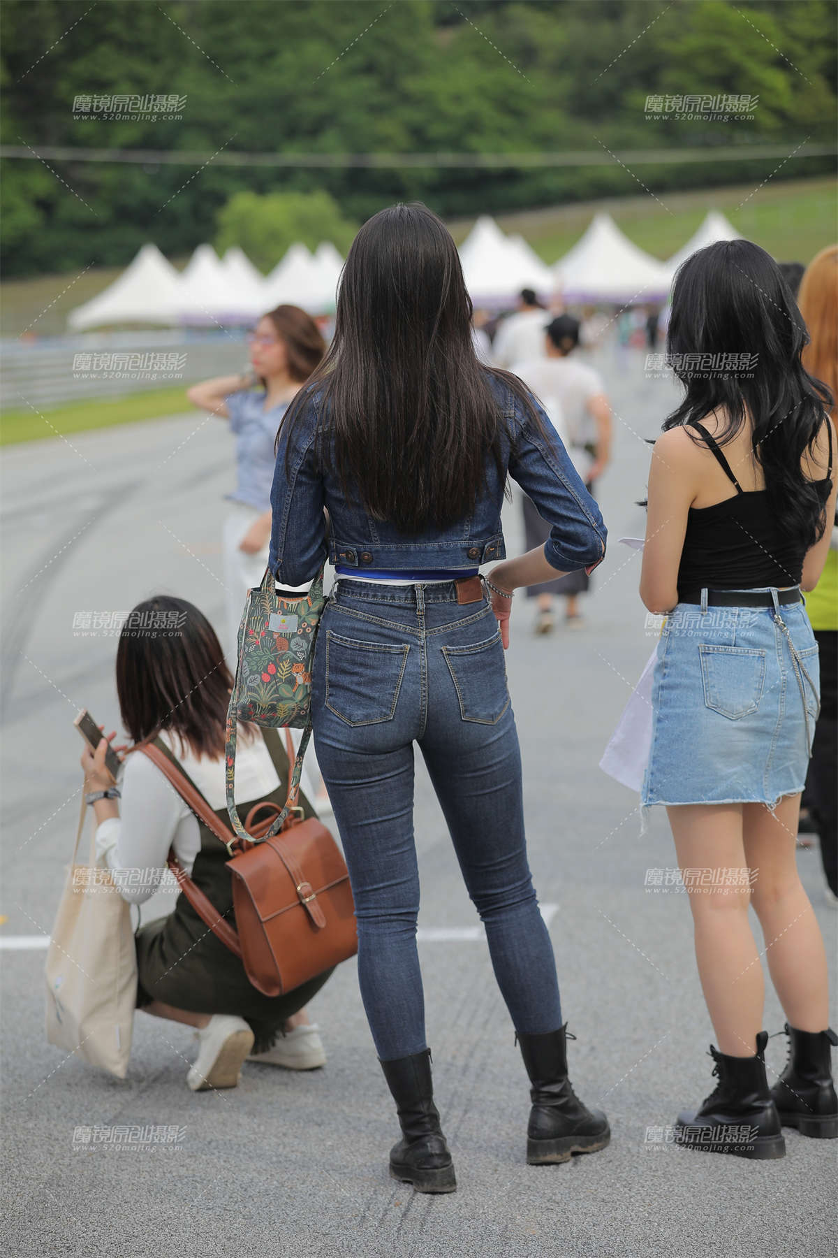 图片[2]-高挑甜美紧牛小姐姐-日更街拍