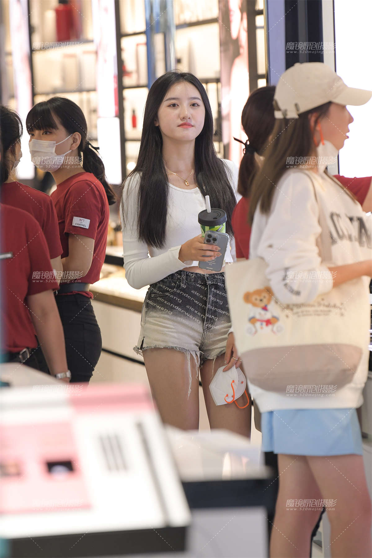 白色热裤女孩-日更街拍