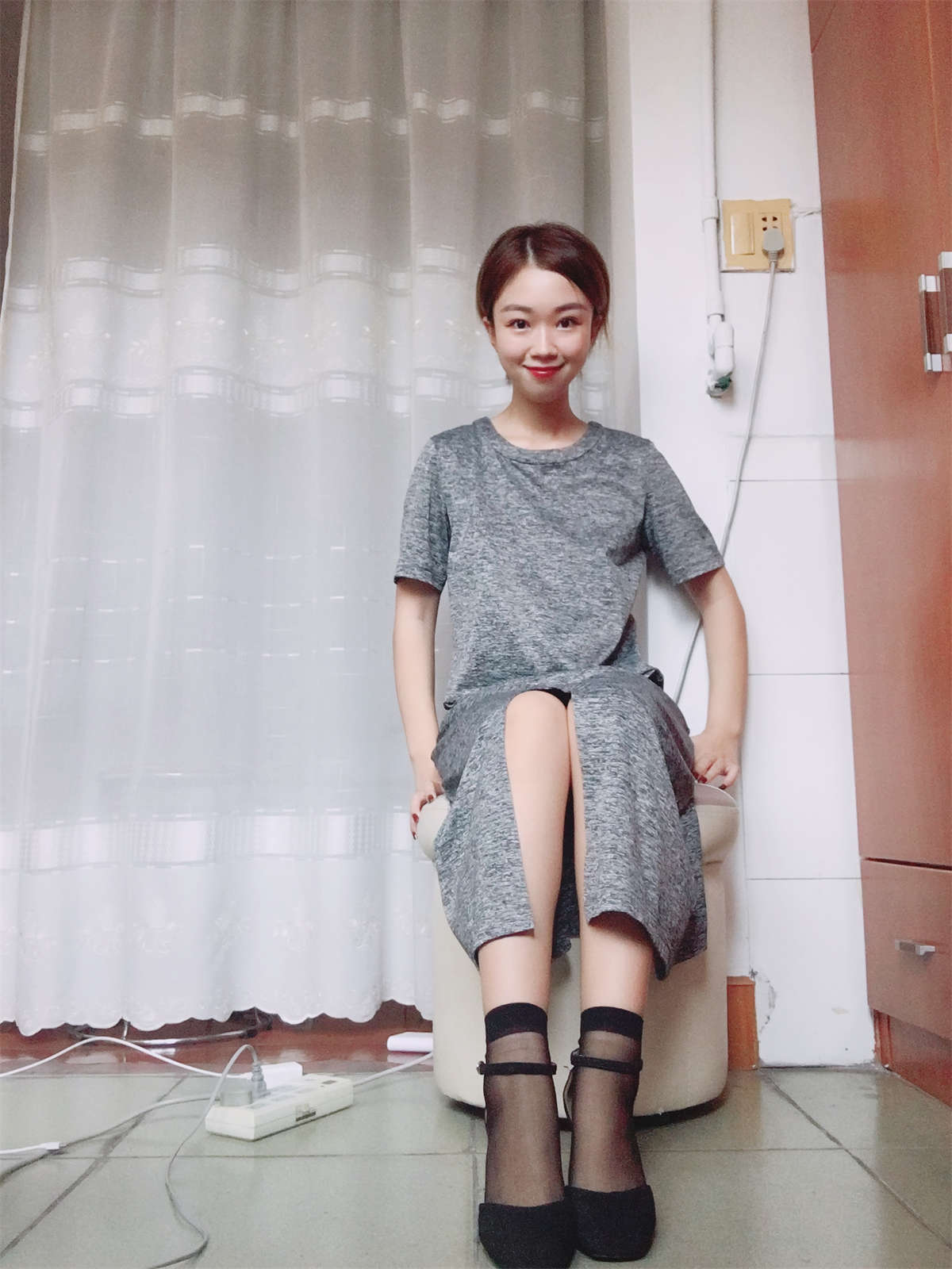 图片[2]-学妹校园寝室短丝系列020期 李姗姗-日更街拍