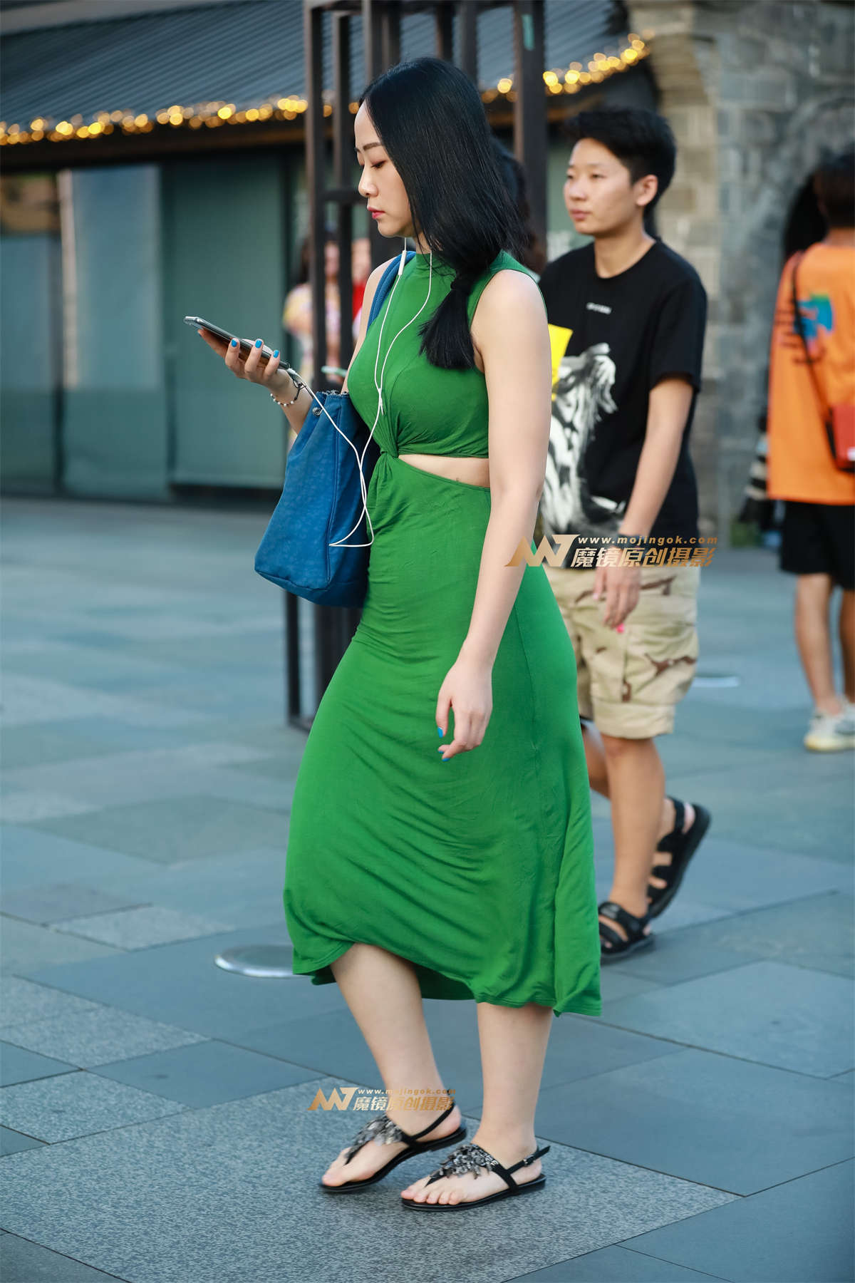 【凯恩赛帖】蓝裙丰满少妇-日更街拍