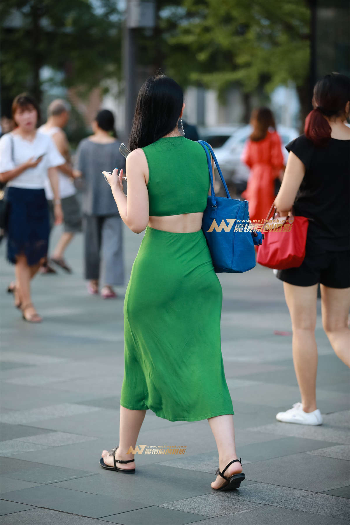 图片[2]-【凯恩赛帖】蓝裙丰满少妇-日更街拍