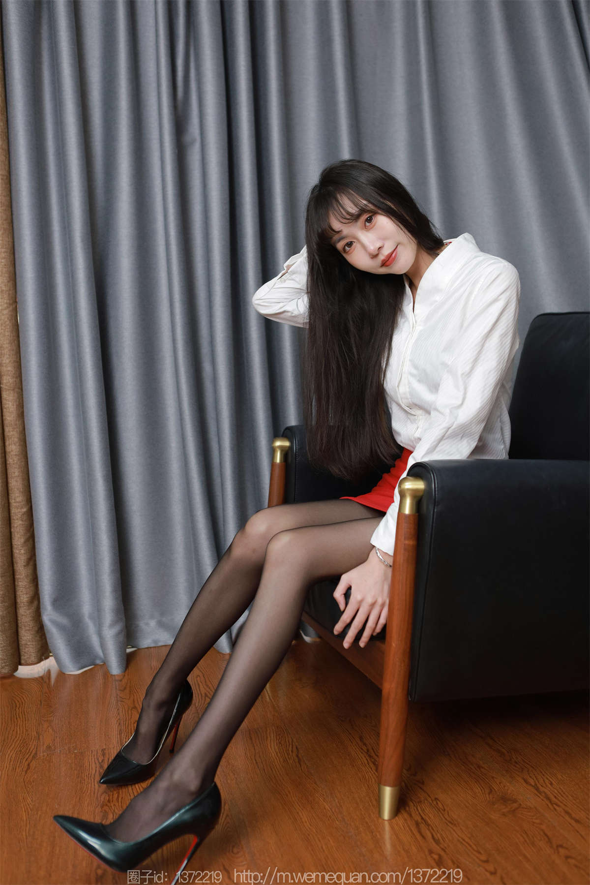 IESS异思趣向 2023.03.28 丝享家1404：团团 纤纤细腿-日更街拍