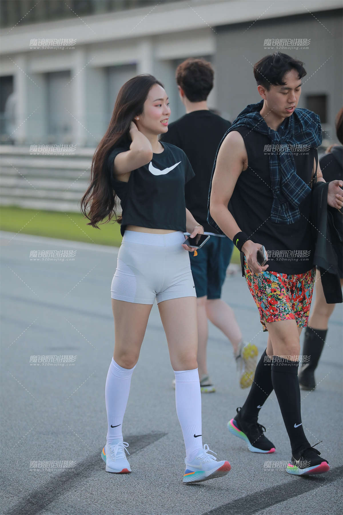 好身材一览无余 这样的气质在街上可不多见-日更街拍