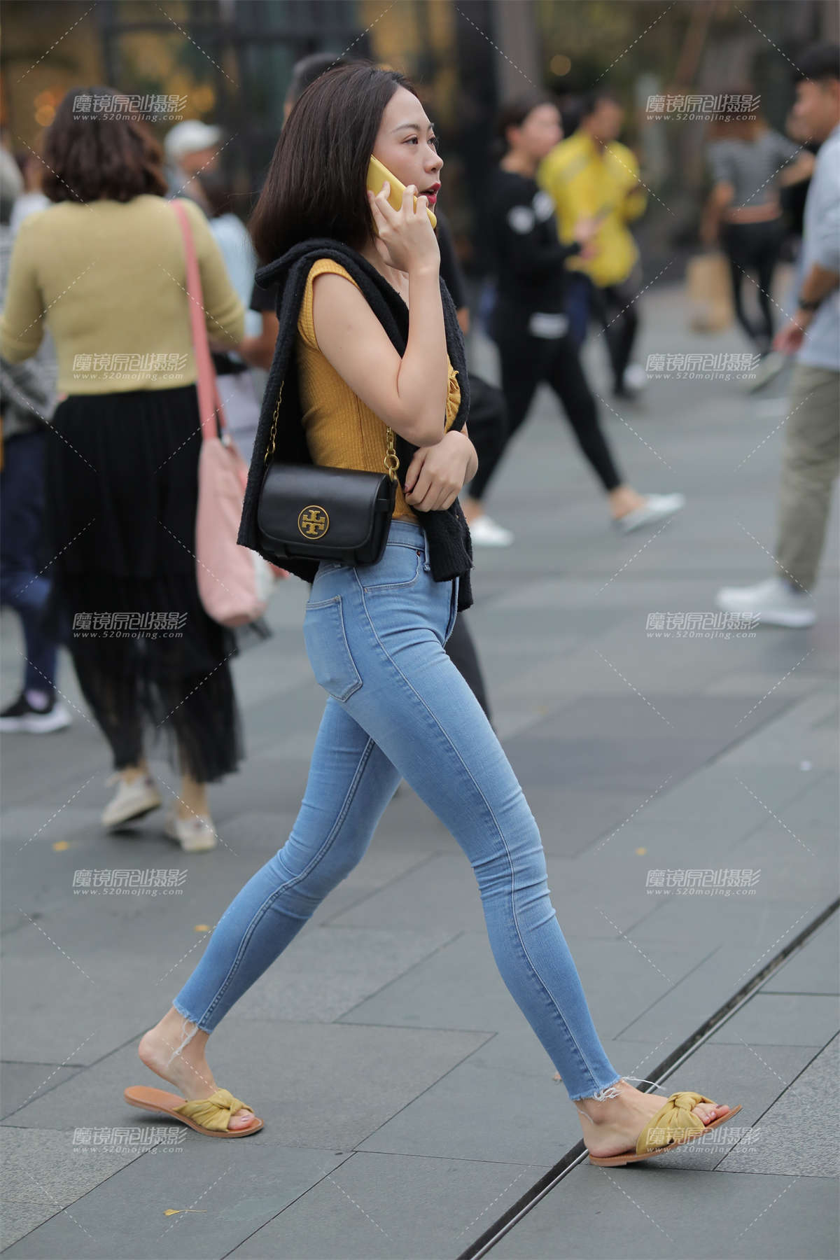 紧身牛仔裤-日更街拍