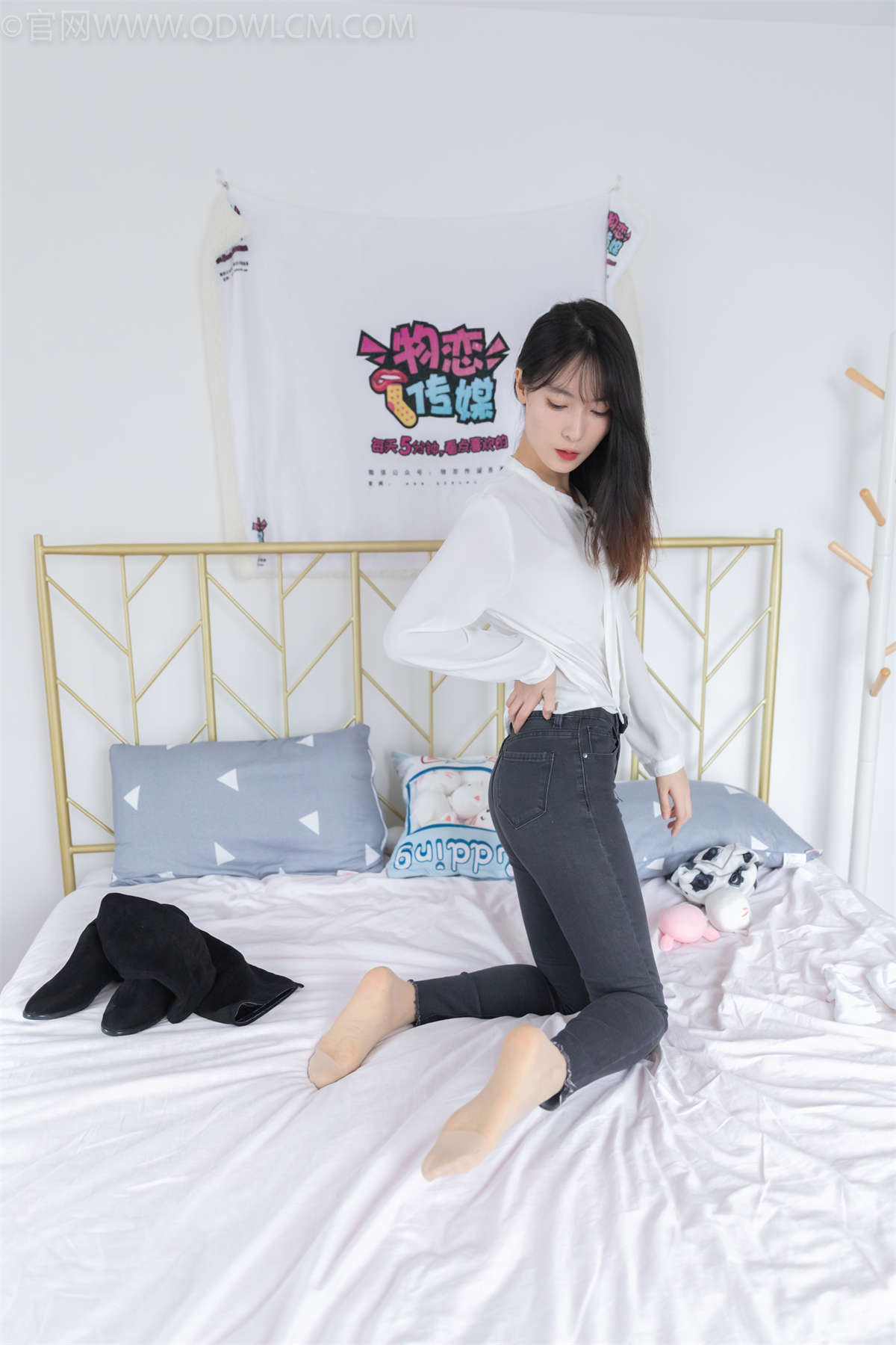 物恋传媒 NO.1080 猫耳-轻OL风-日更街拍