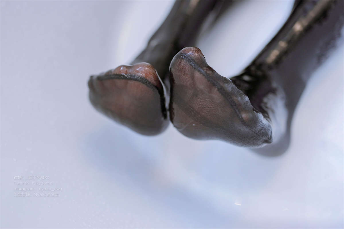 图片[2]-Nyako喵子 NO.047 黑色透明竞泳-日更街拍