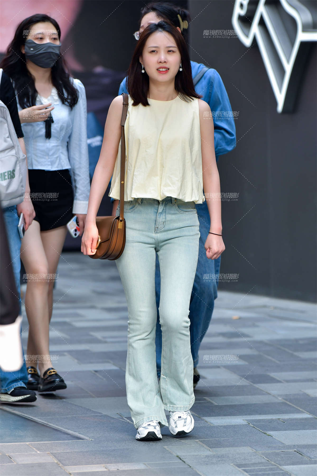 ★清新浅色牛仔裤美女-日更街拍