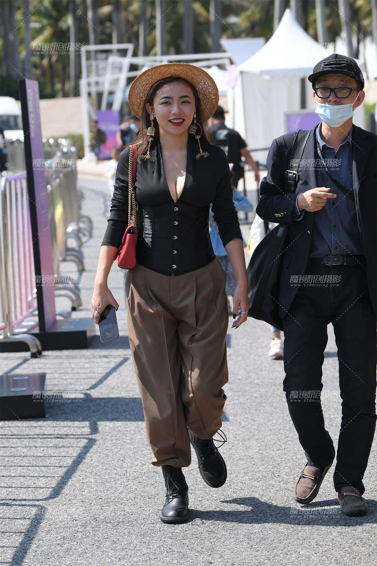 性感的迷人小姐姐-日更街拍