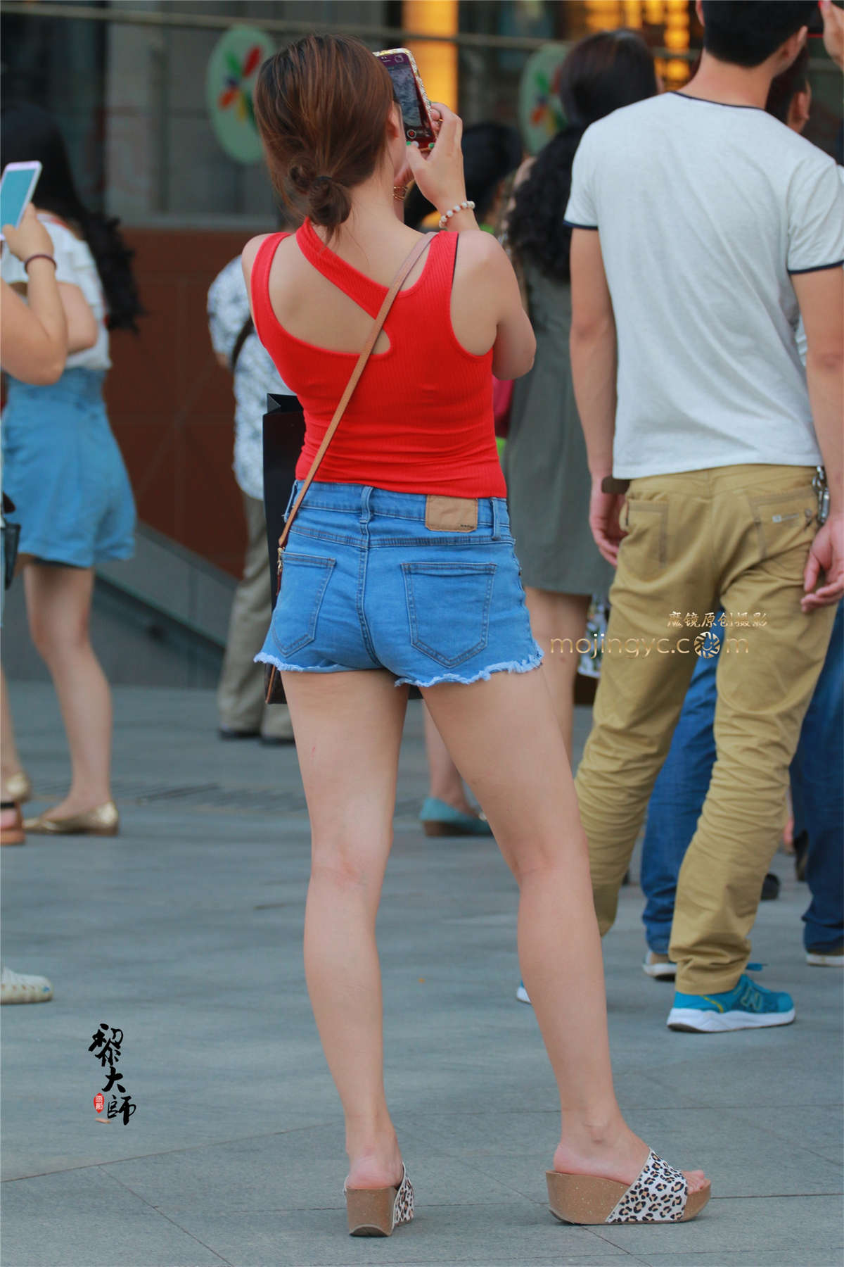 诱惑沟的若隐若现的红色（40P）-日更街拍