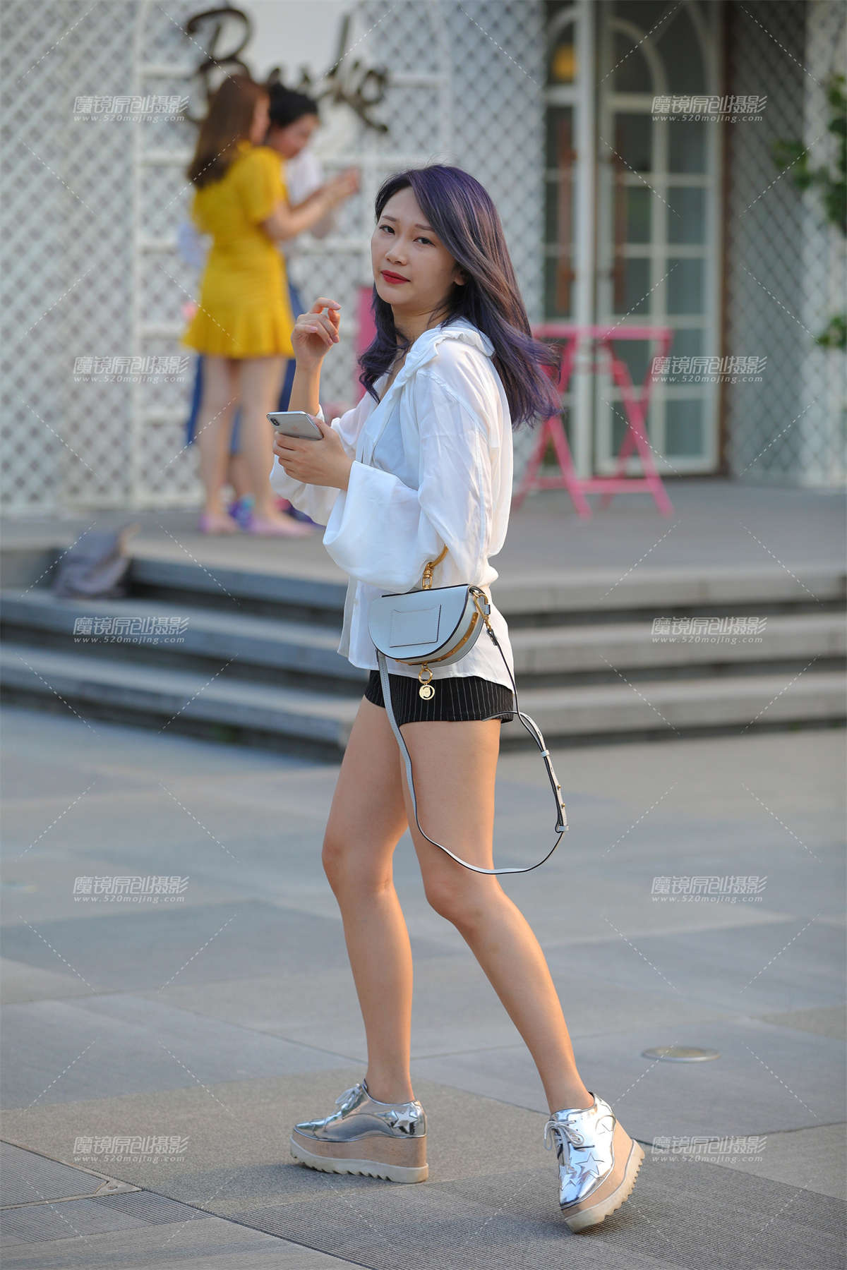 依然能看出，这是一个翘臀-日更街拍