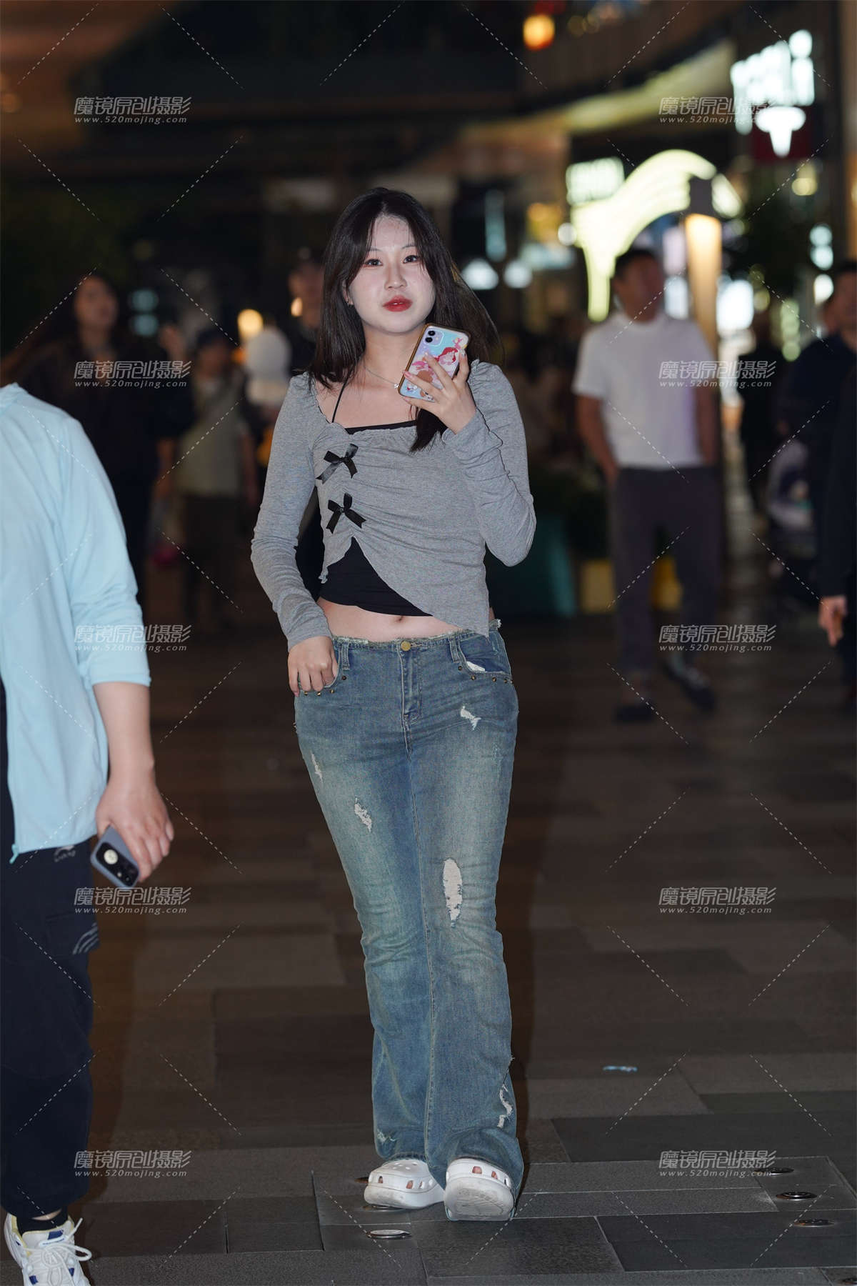 低腰紧牛小妹-日更街拍