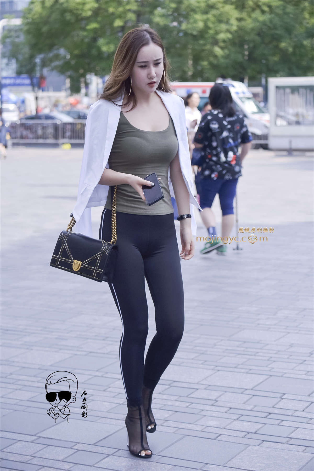 漂亮美女魔鬼身材-日更街拍