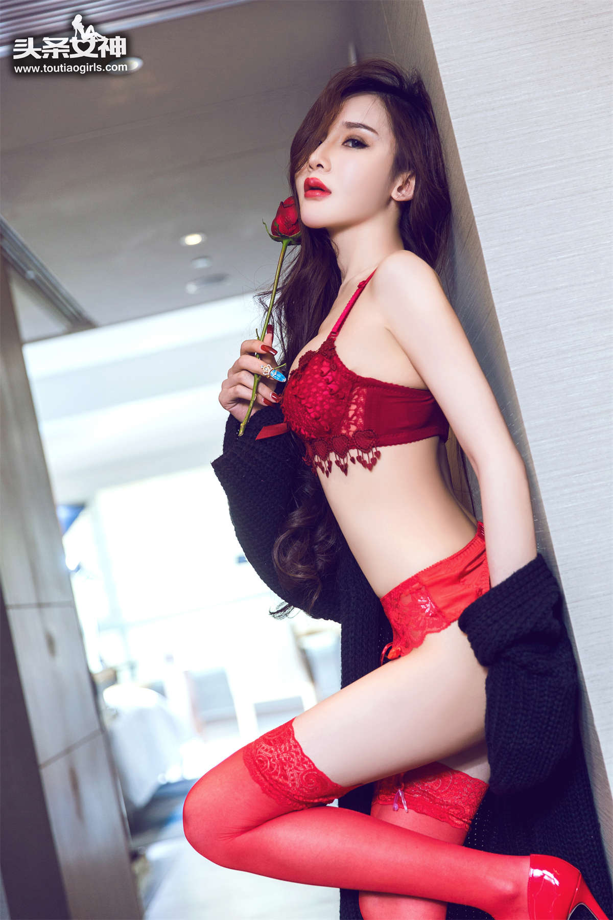 TouTiao头条女神 2017.03.08 瓦娅 花漾女神三八女神节倾情奉献-日更街拍