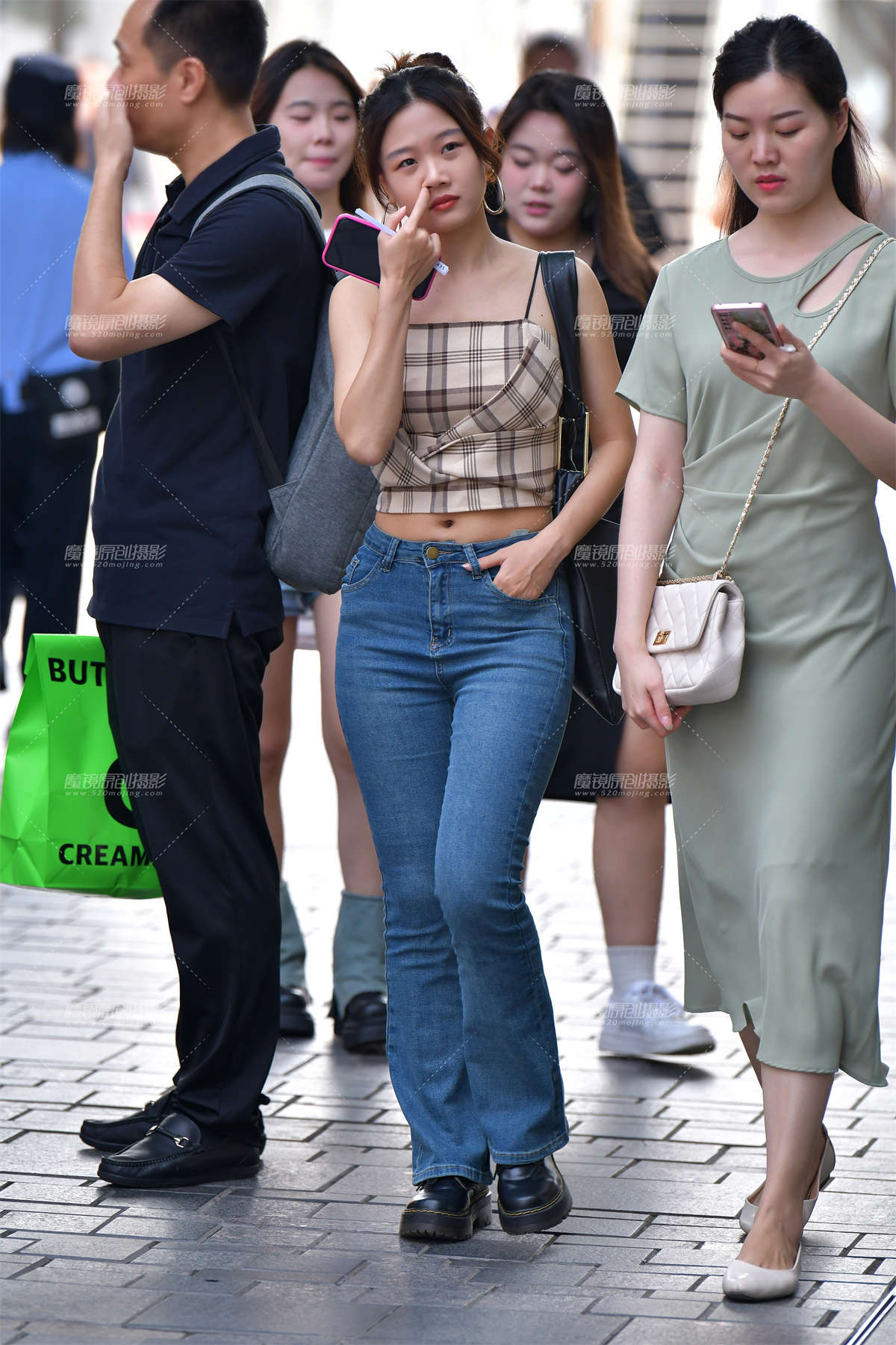 ★大耳环牛仔裤美女-日更街拍