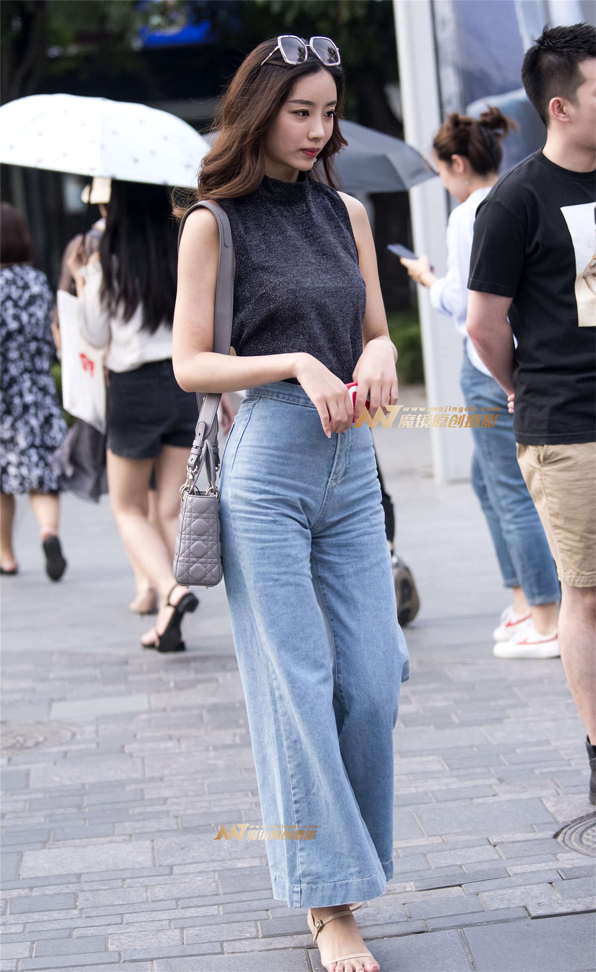 图片[2]-左手倒影赛帖：拥有小蛮腰的性感美女-日更街拍