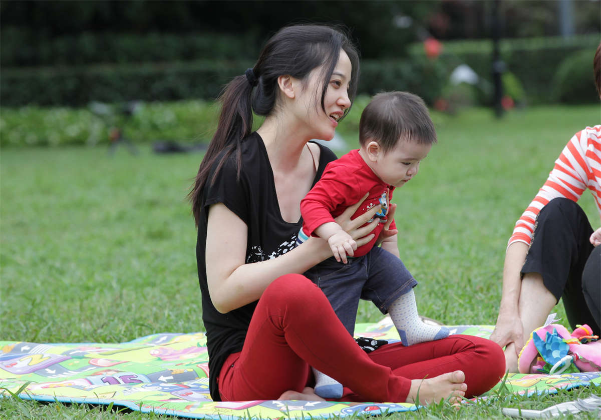 踏青公园街拍系列No.444 拍摄时让我不停走神的漂亮女人-日更街拍