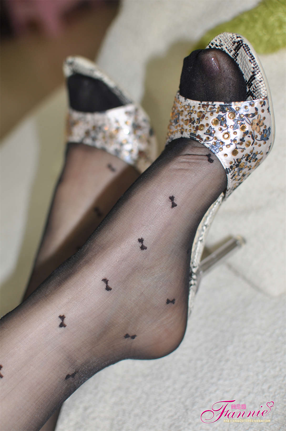 Fannie芬妮美足园NO.437 早春二月（纯黑丝凉拖）-日更街拍