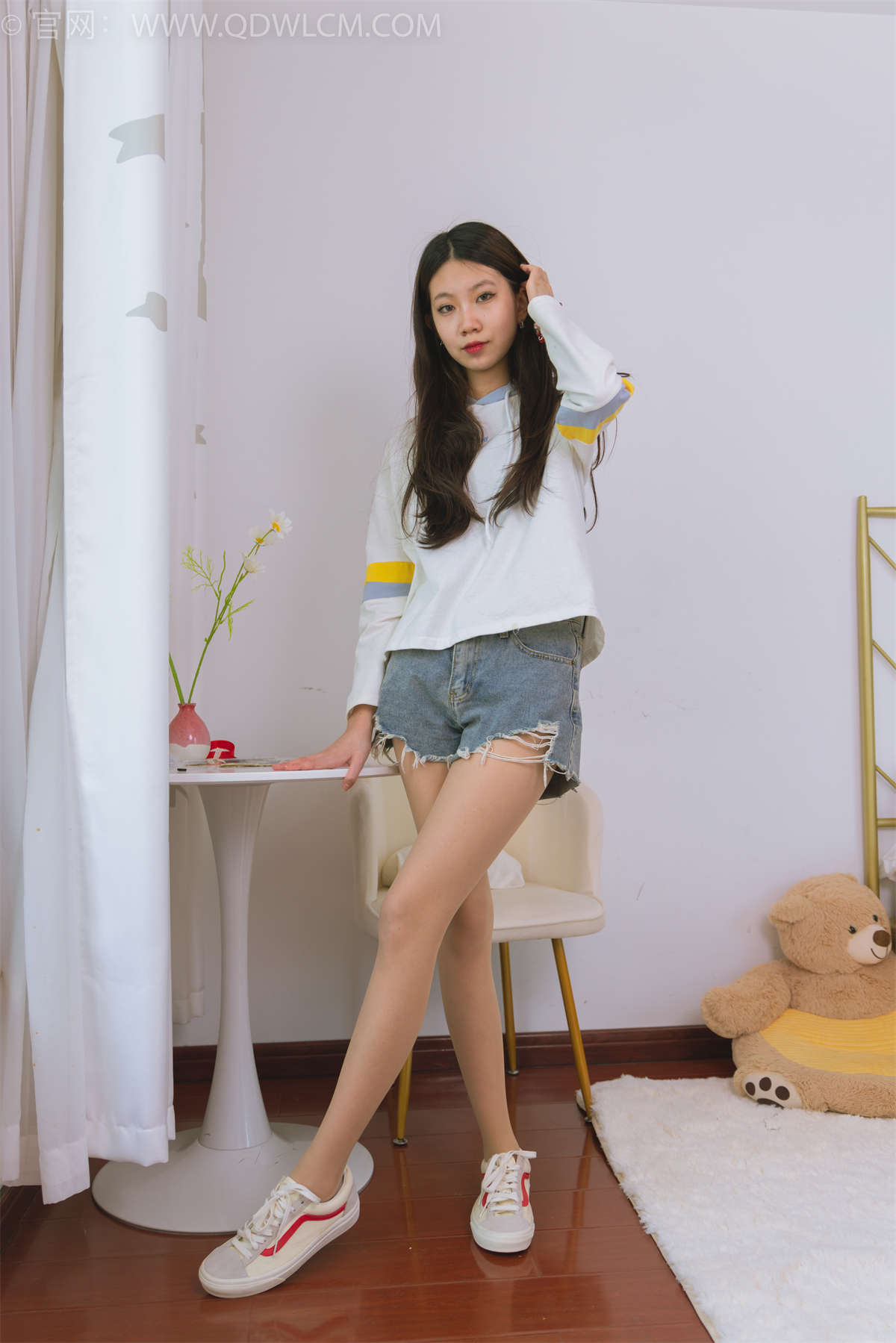 物恋传媒 NO.1511 纤纤-湖边少女-日更街拍