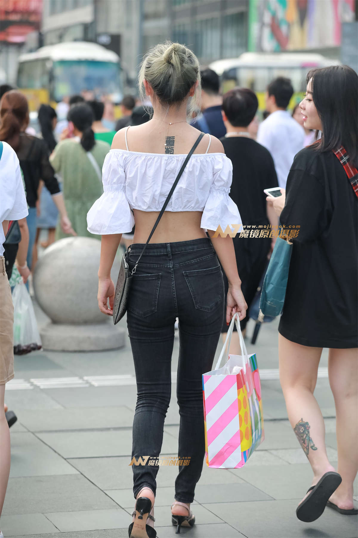 图片[2]-【凯恩赛帖】牛仔性感小蛮腰-日更街拍