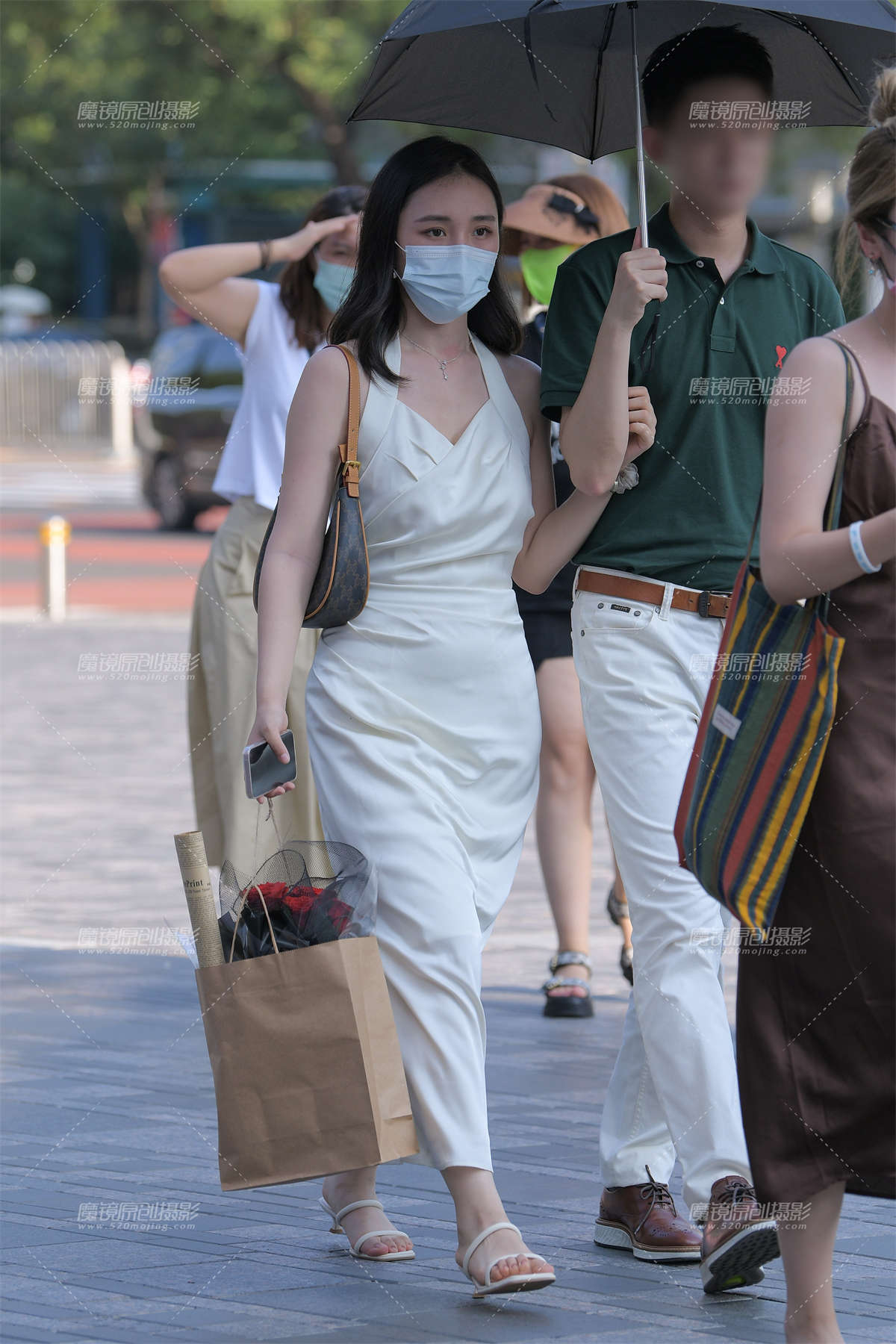 委婉的白裙-日更街拍