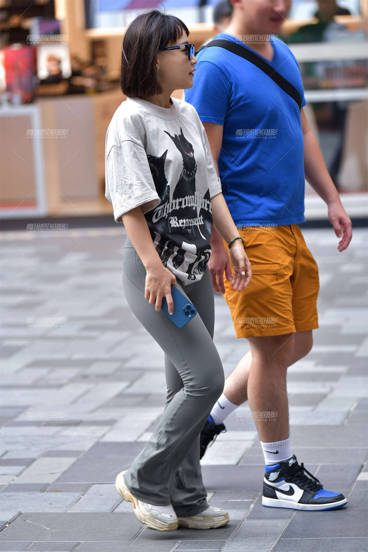 ★微丰腴紧身裤美女-日更街拍