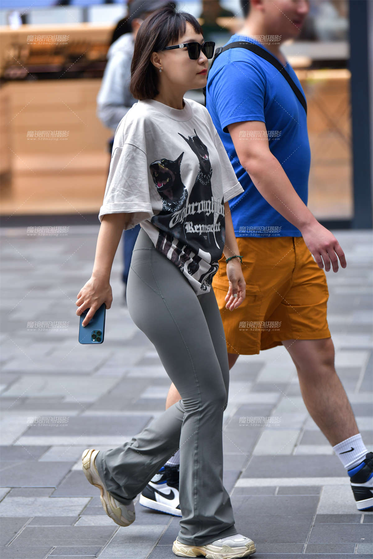 图片[2]-★微丰腴紧身裤美女-日更街拍