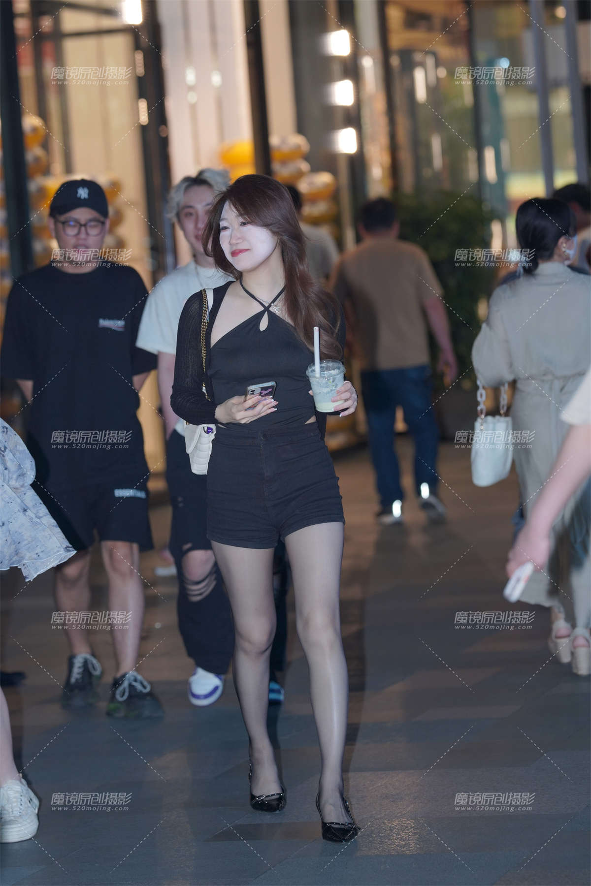 黑丝热裤-日更街拍