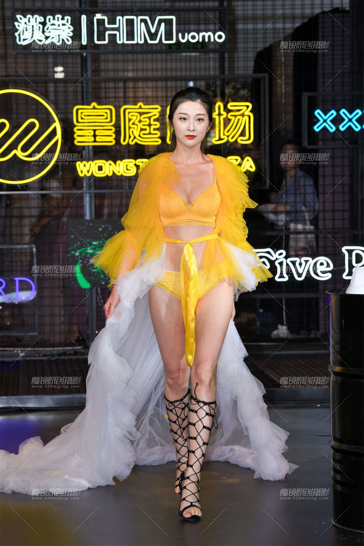 图片[2]-金黄内衣-日更街拍