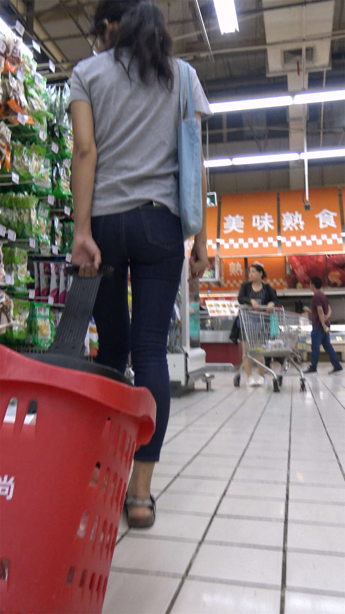 图片[2]-超紧蓝牛MM逛超市-日更街拍